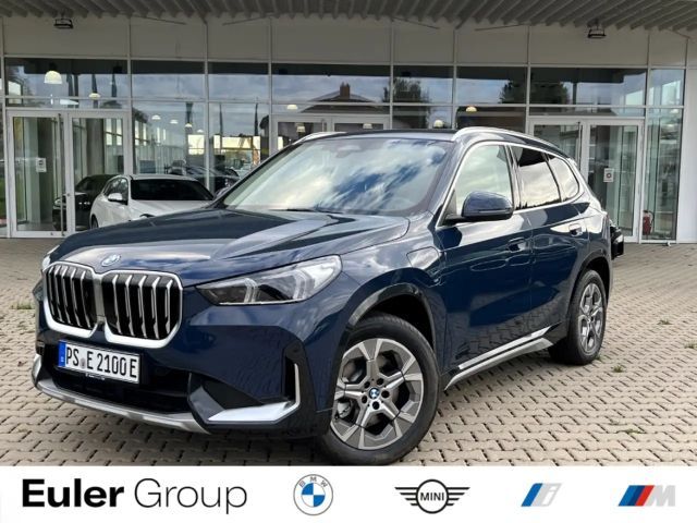 BMW X1 xDrive 25e HUD AHK-klappbar AHK El. Panodach Navi 2026 Hybride / Benzine
