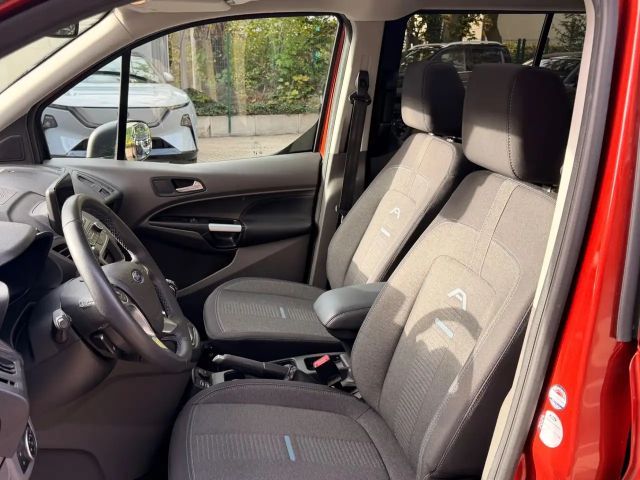 Ford Grand Tourneo