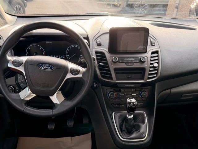 Ford Grand Tourneo