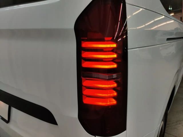 Volkswagen T7 Kombi