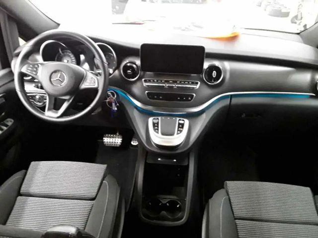 Mercedes-Benz V 220