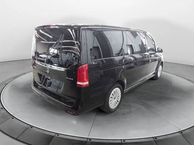 Mercedes-Benz V 220
