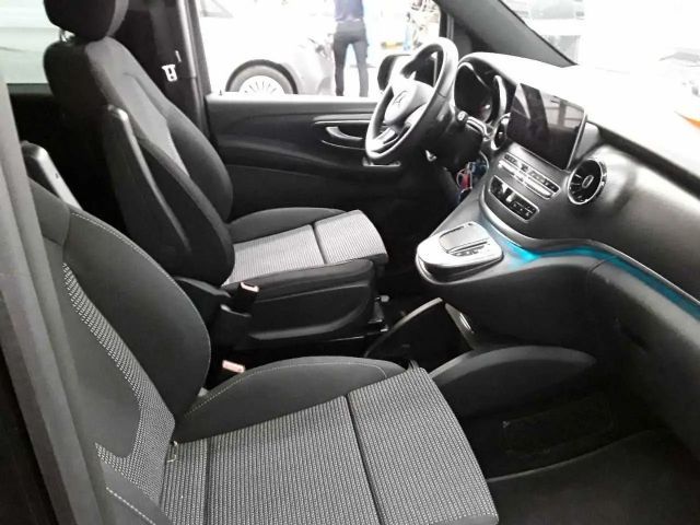 Mercedes-Benz V 220