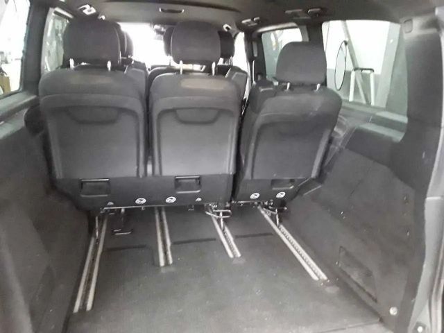 Mercedes-Benz V 220