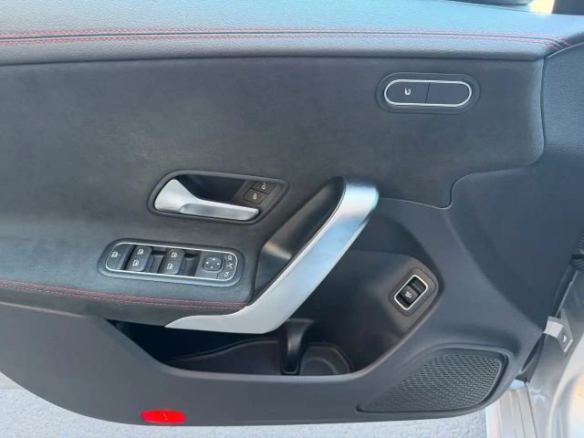 Mercedes-Benz CLA 220