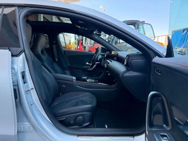 Mercedes-Benz CLA 220