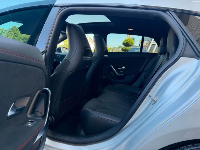 Mercedes-Benz CLA 220