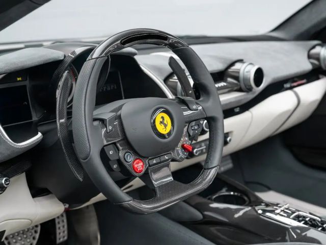Ferrari 812
