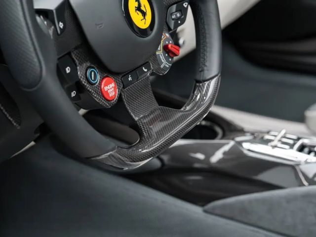 Ferrari 812