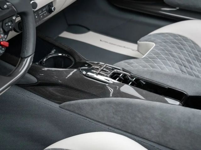 Ferrari 812