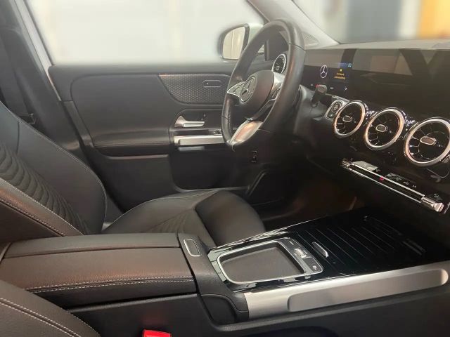 Mercedes-Benz GLB 220
