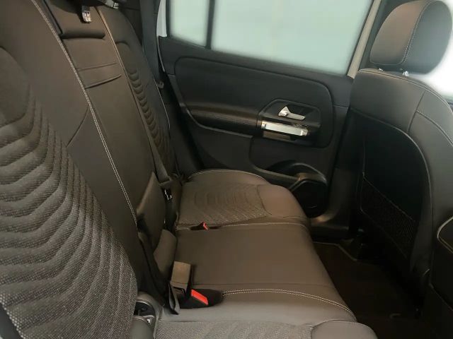 Mercedes-Benz GLB 220