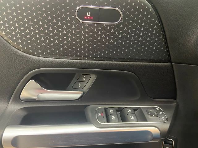 Mercedes-Benz GLB 220