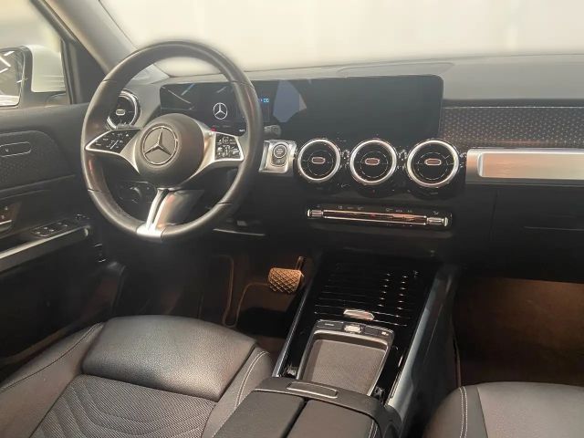 Mercedes-Benz GLB 220