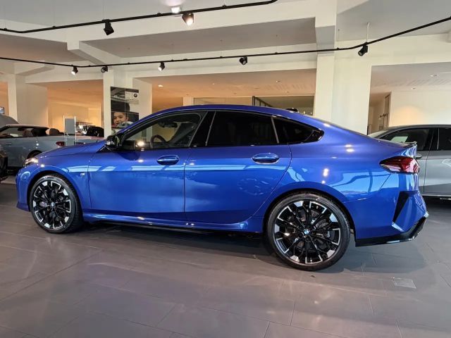 BMW 235