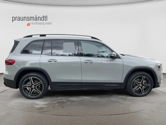 Mercedes-Benz GLB 220