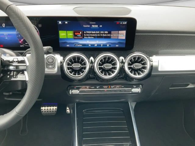Mercedes-Benz GLB 220