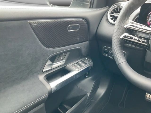 Mercedes-Benz GLB 220