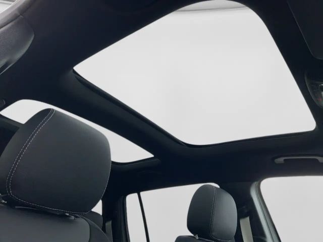 Mercedes-Benz GLB 220