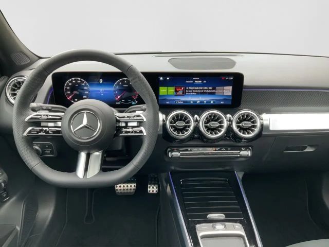 Mercedes-Benz GLB 220