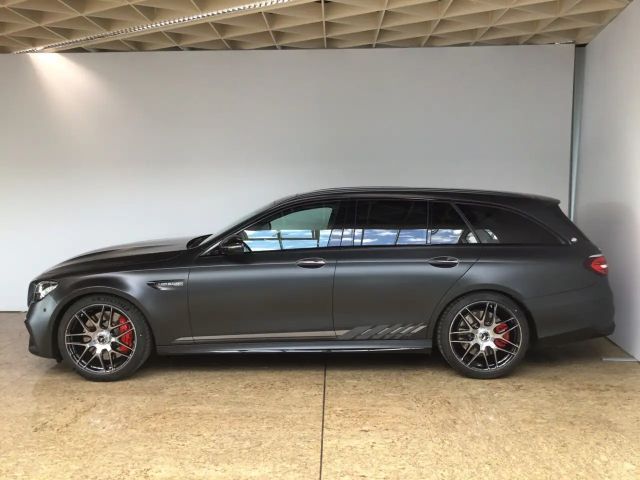 Mercedes-Benz E 63 AMG