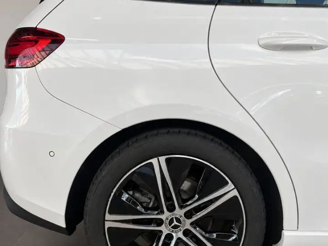Mercedes-Benz B 220