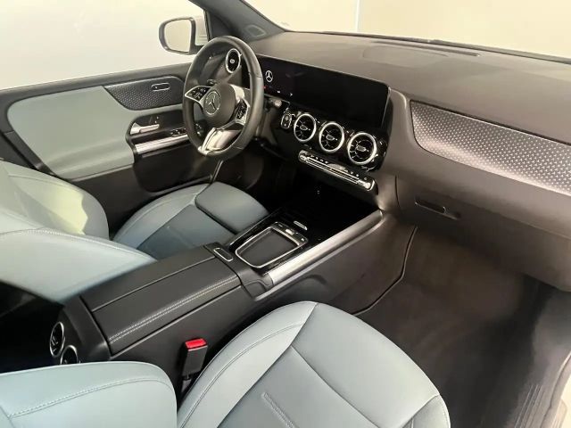 Mercedes-Benz B 220