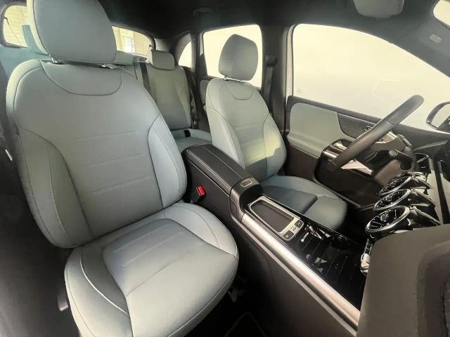Mercedes-Benz B 220