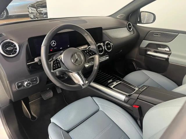 Mercedes-Benz B 220