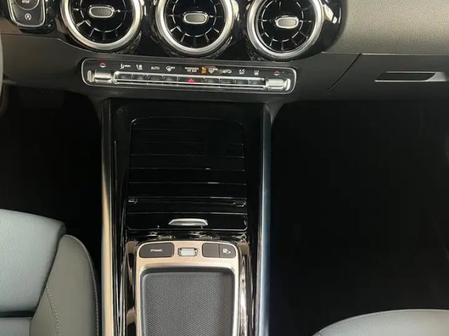 Mercedes-Benz B 220