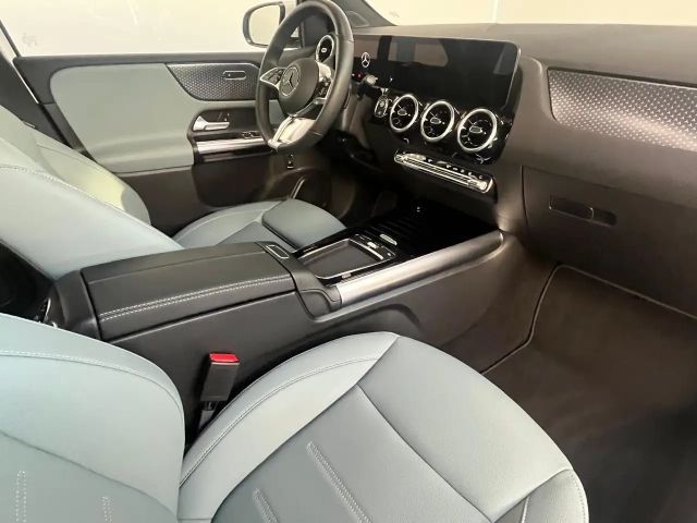 Mercedes-Benz B 220