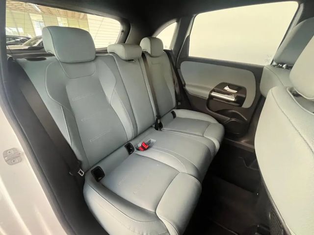 Mercedes-Benz B 220