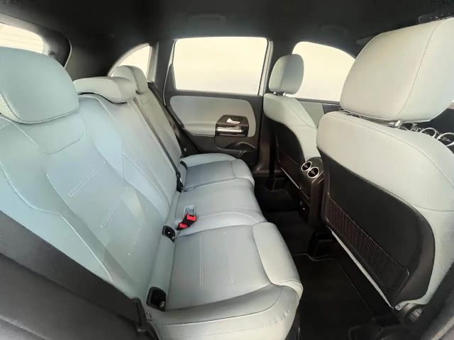 Mercedes-Benz B 220