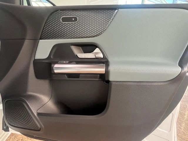 Mercedes-Benz B 220