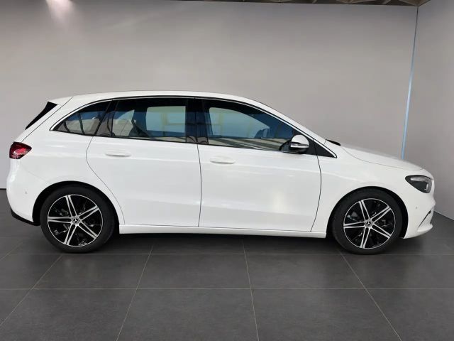 Mercedes-Benz B 220