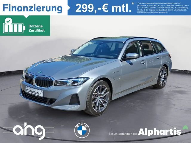 BMW 330 e xDrive Touring *Navi*Rückfahrkamera*Komfort 2025 Hybride / Benzine