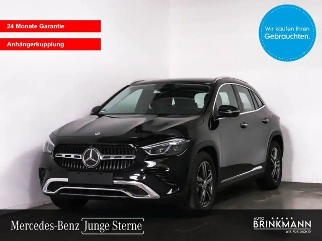 Mercedes-Benz GLA 200 AHK/DISTRONIC/360°/MULTIBEAM/TOTW Progressive SHZ/Parktronic/KeylessGo/Kamera/Klima/Styling/el.Sitzv./Telefon 2025 Benzine