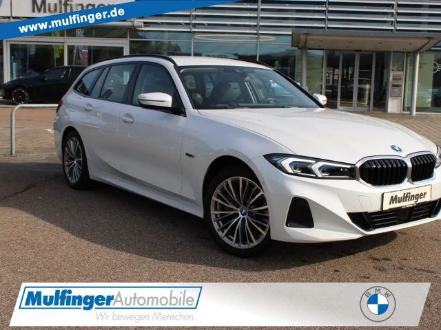 BMW 330 e xDr.T. el-Sports.ACC Kamera HiFi DrivAs.AHK 2022 Hybride / Benzine