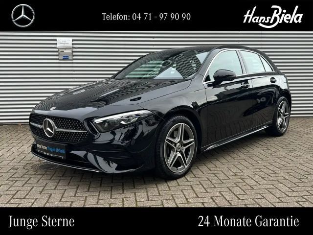 Mercedes-Benz A 250 e AMG/Prem+/Sound/Multi/Pano/HUD/Distr/360 AMG Line Styling/PSD/Distr./Keyl./Shz./PTS/Multik./Klima/LMR 2025 Hybride / Benzine