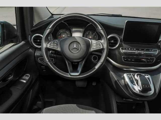 Mercedes-Benz V 220